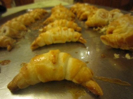 Mini croissants de crema de cecina y de Cecina de Leon con compota de manzana